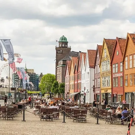 3-room - In The Middle Of Center *