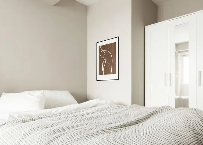 3-room - In The Middle Of Center