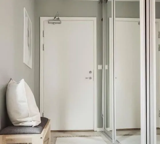 3-room - In The Middle Of Center